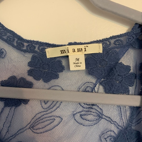 The Buckel lace knee length wrap - Picture 4 of 4